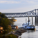 Natchez riverboat:bridge.vu